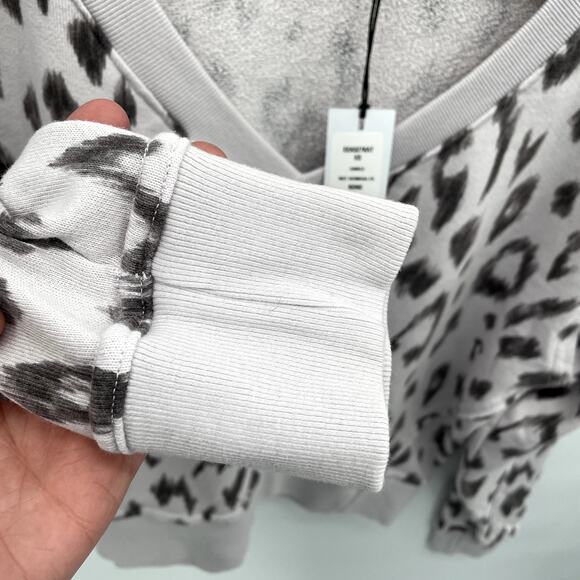 MICHAEL STARS Evereve NWT Camila Ikat V-Neck Sweatshirt // XS - Picture 9 of 12